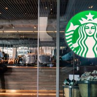 Starbucks'tan yeşil dönüşüm için yeni kompostlanabilir bardak