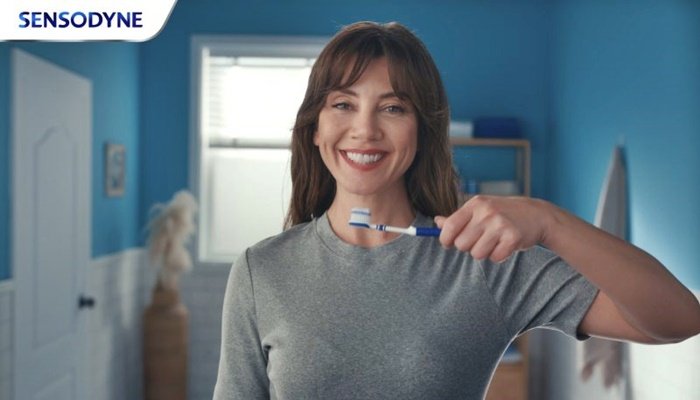 Sensodyne Klinik Beyazlık reklam kampanyasının yeni yüzü: Gökçe Bahadır