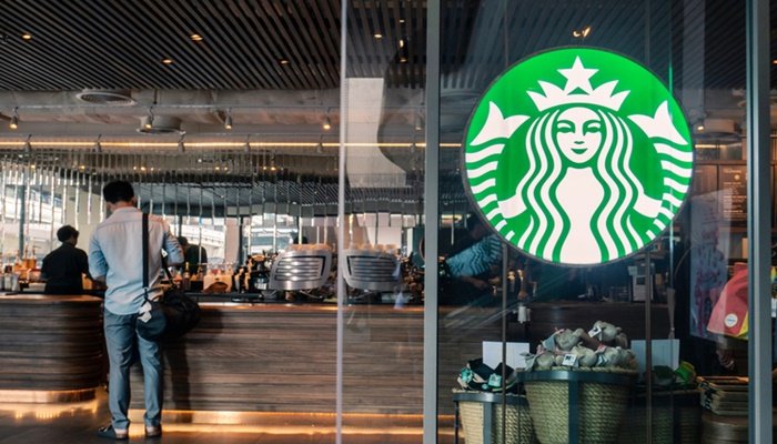 Starbucks'tan yeşil dönüşüm için yeni kompostlanabilir bardak